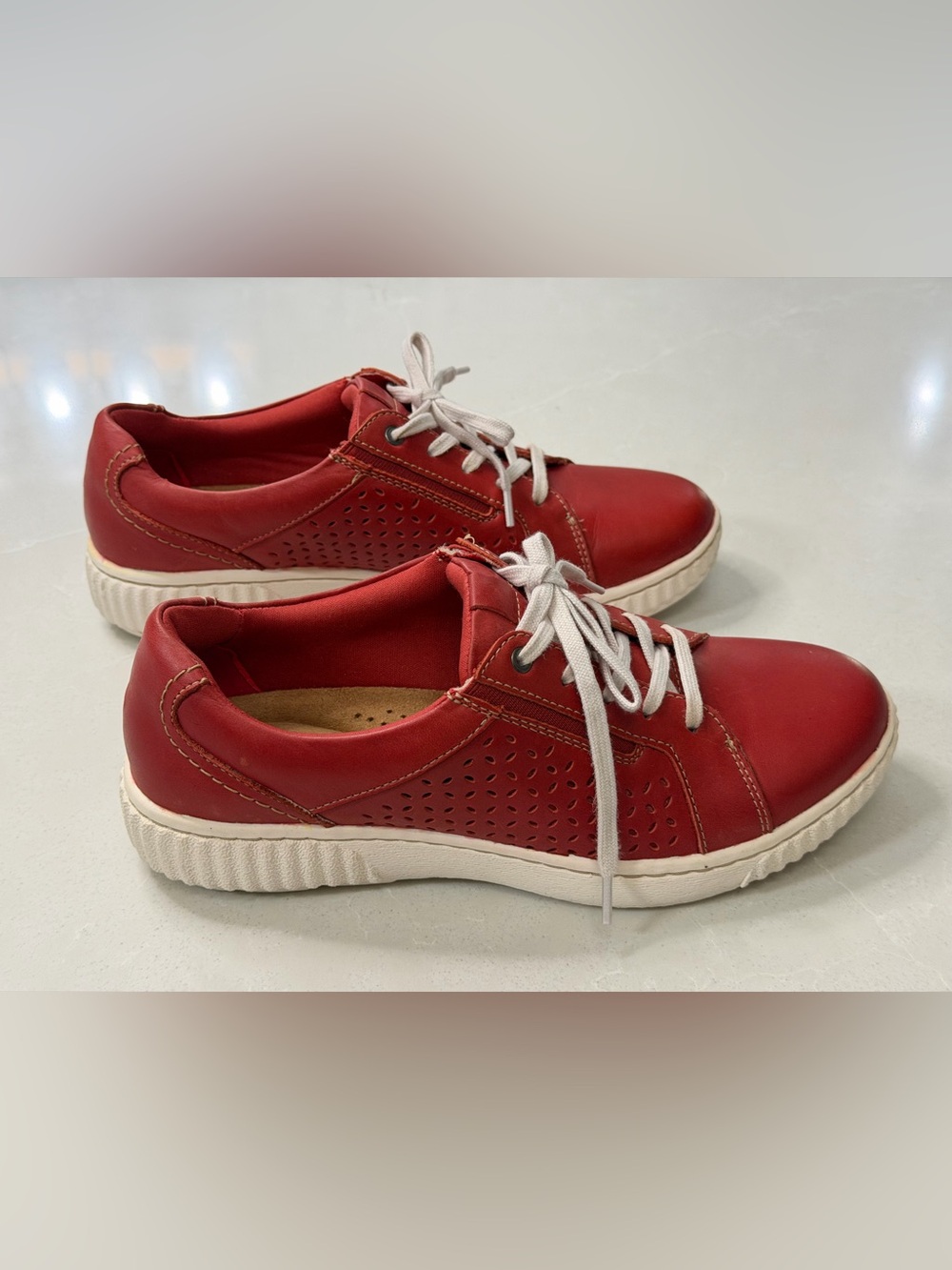 Clarks Caroline Ella Red Leather Lace Up Comfort Sneakers Size 8